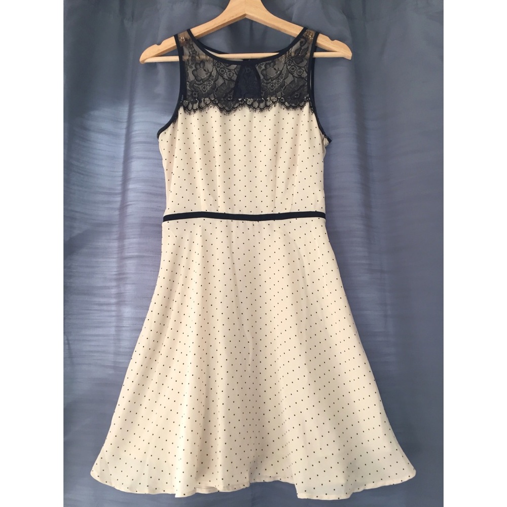 Polka dot a-line dress with lace